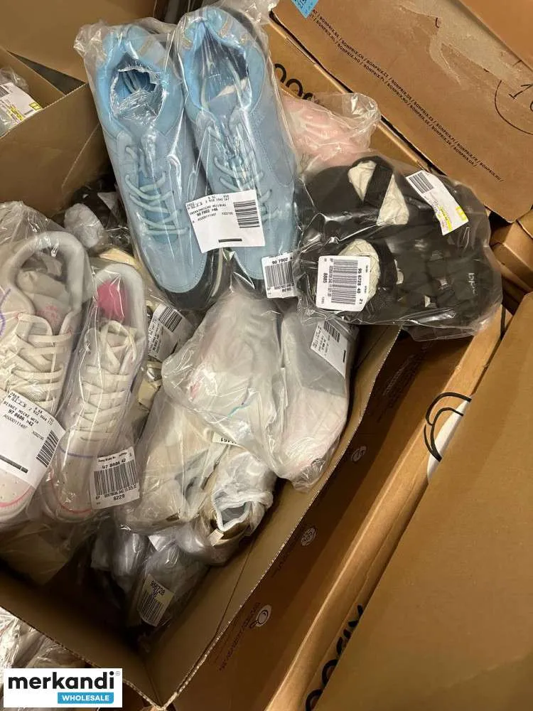 4 € por par en un conjunto de zapatos con variedad de modelos y tallas, zapatos de hombre, gama de stock restante, zapatos de mu