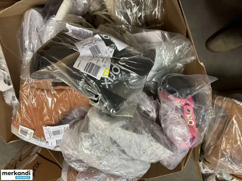 4 € por par en un conjunto de zapatos con variedad de modelos y tallas, zapatos de hombre, gama de stock restante, zapatos de mu