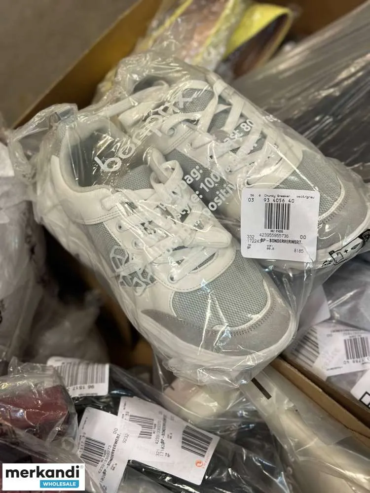 4 € por par en un conjunto de zapatos con variedad de modelos y tamaños, palet de stock restante, incluido cartón mixto, zapatos