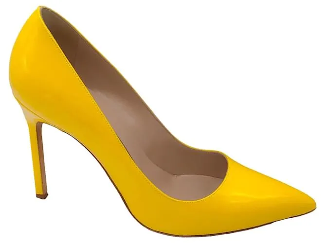 Autre Marque Manolo Blahnik Zapatos de charol amarillos con punta en punta 