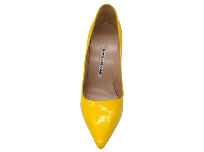 Autre Marque Manolo Blahnik Zapatos de charol amarillos con punta en punta 
