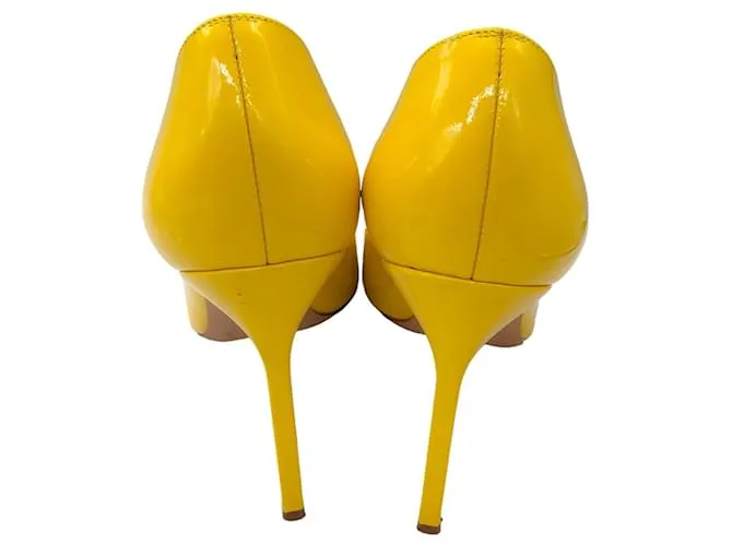 Autre Marque Manolo Blahnik Zapatos de charol amarillos con punta en punta 
