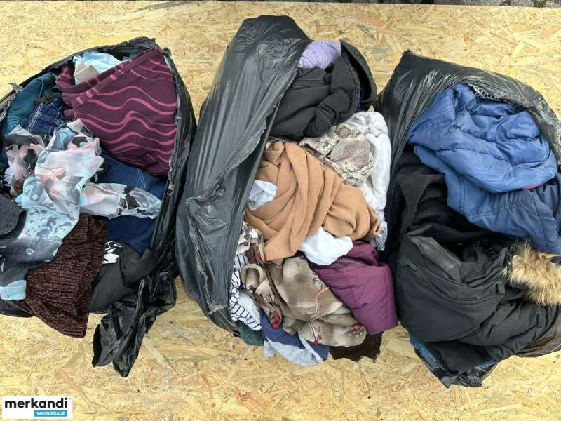 BOLSAS DE ROPA USADAS  SORT  DINAMARCA  SUMINISTROS REGULARES