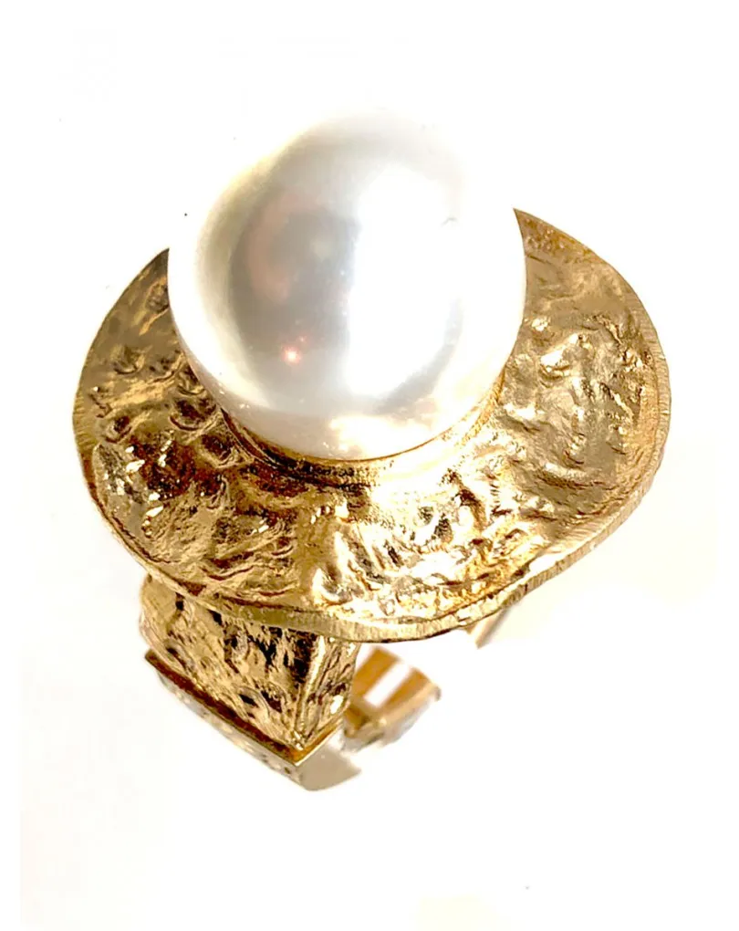 BONITOS ANILLOS GRANDES DORADOS CON ESPECTACULAR PERLA