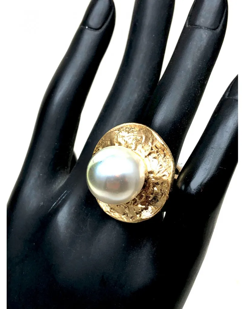 BONITOS ANILLOS GRANDES DORADOS CON ESPECTACULAR PERLA