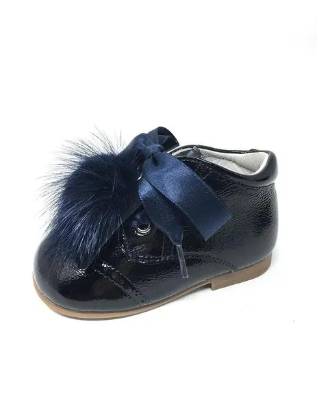 botin charol azul marino c/pompon