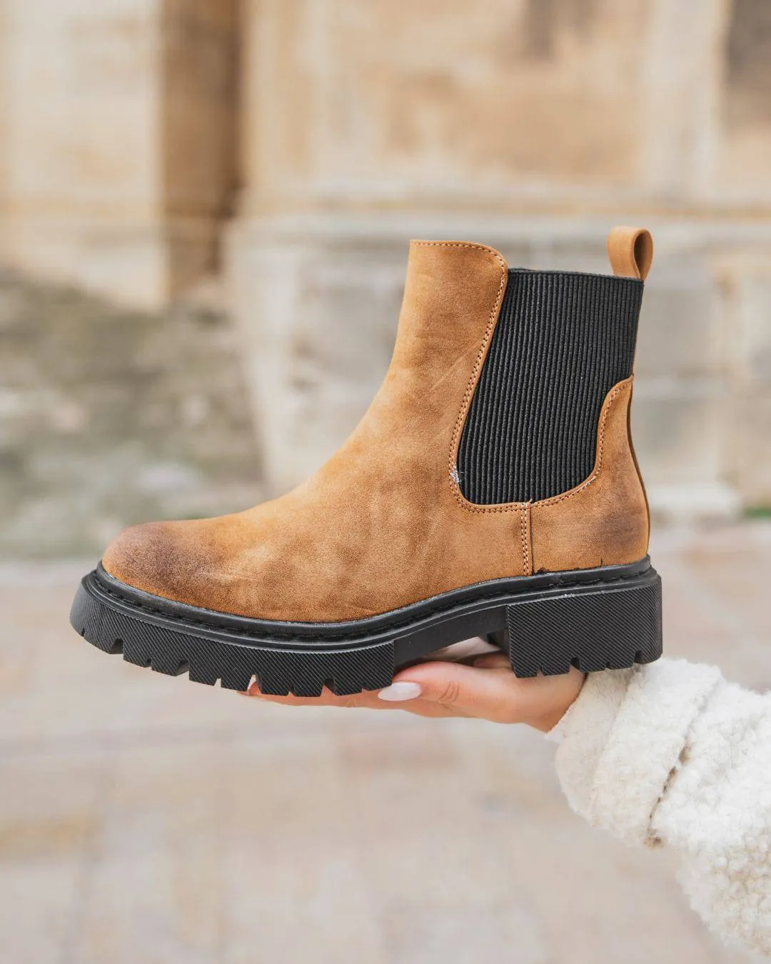 BOTINES DE MUJER EN GAMUZA COLOR CAMEL  PAULE
