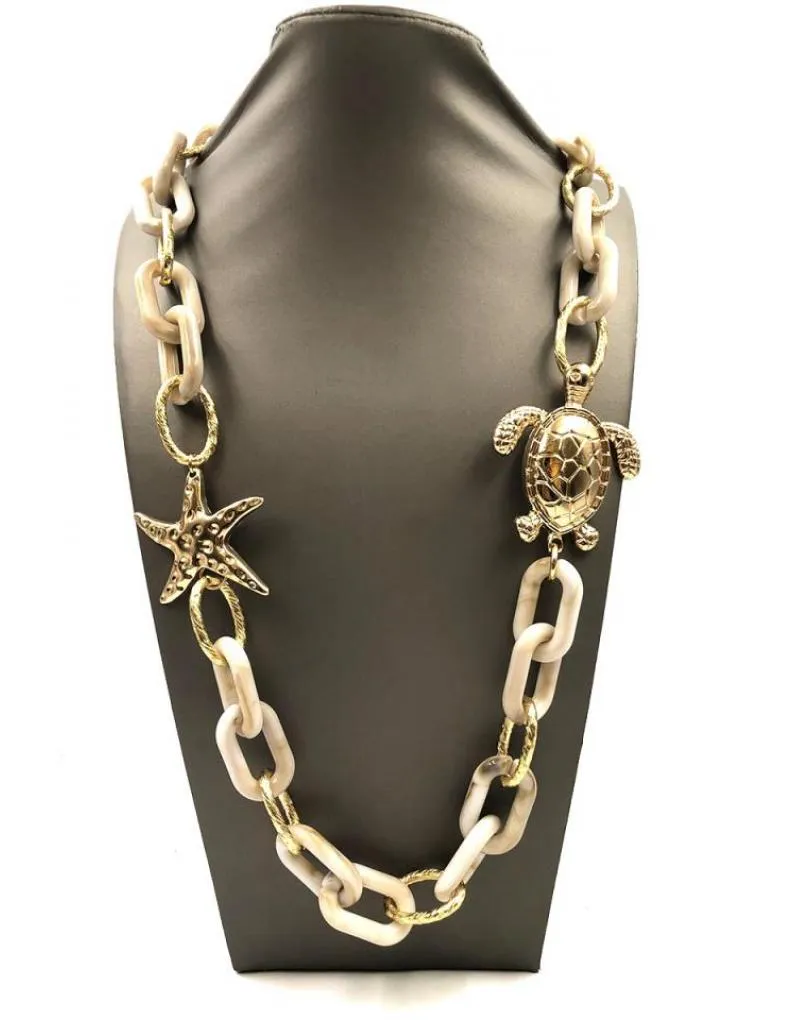 COLLARES BLANCOS DE ESLABONES GRANDES CON TORTUGA Y ESTRELLA DE MAR