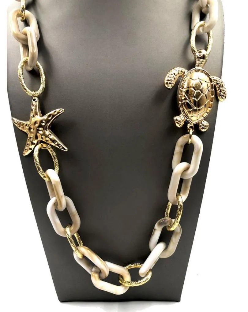 COLLARES BLANCOS DE ESLABONES GRANDES CON TORTUGA Y ESTRELLA DE MAR
