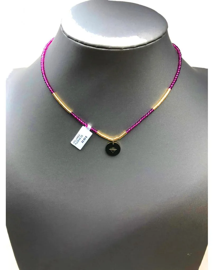 COLLARES FUCSIAS DE PEQUEÑAS CUENTAS DE CRISTAL CON MEDALLA