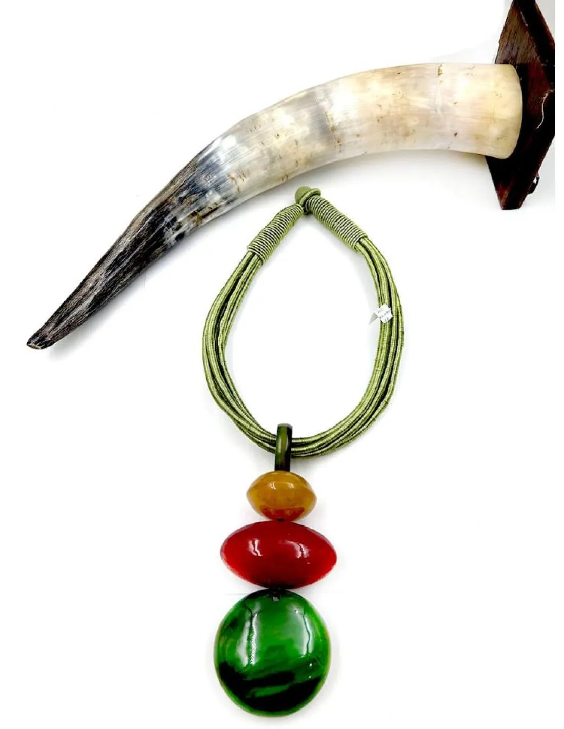 COLLARES ONLINE VERDES CON COLGANTE LLENO DE COLOR PARA EL VERANO