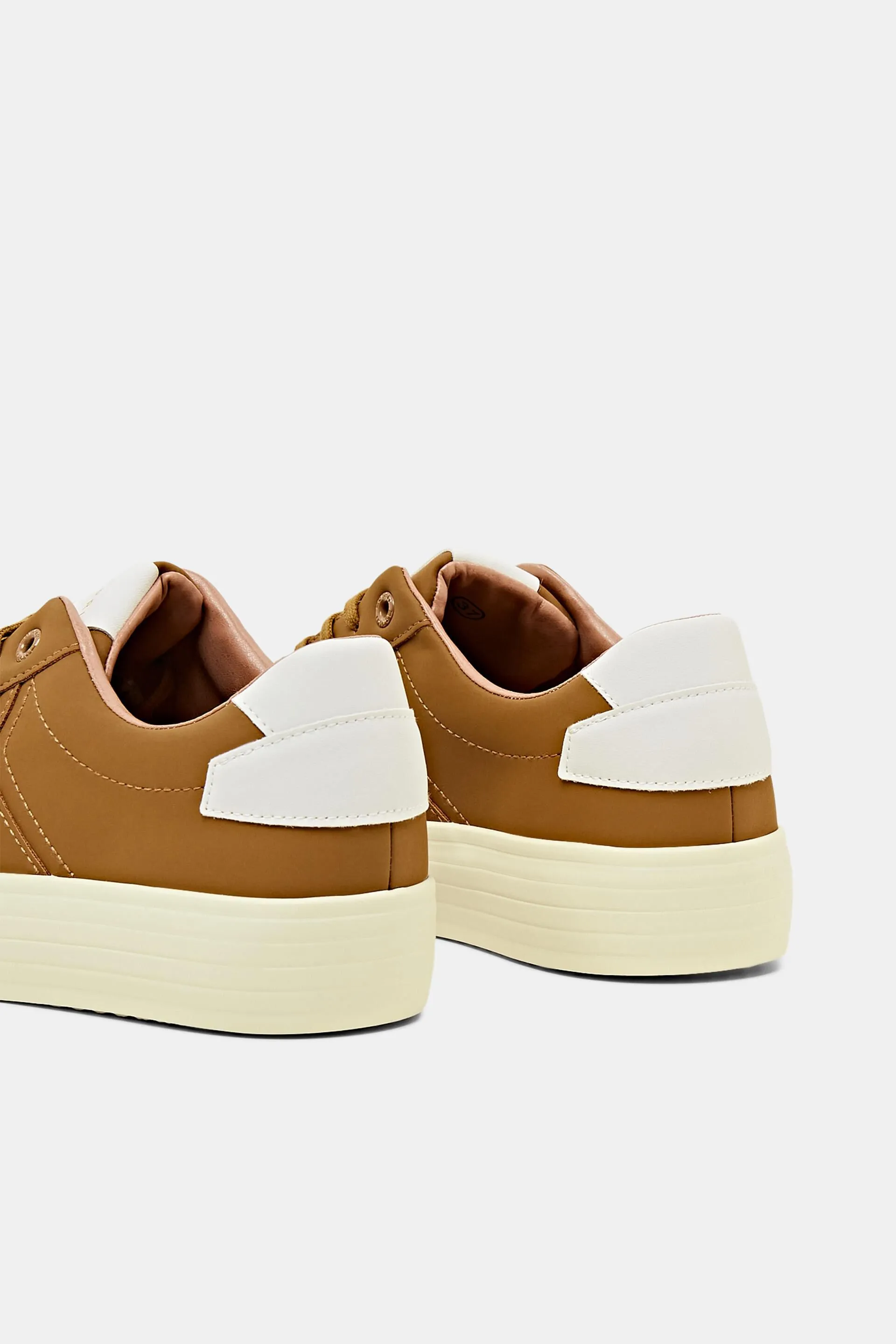Deportivas de piel vegana con plataforma