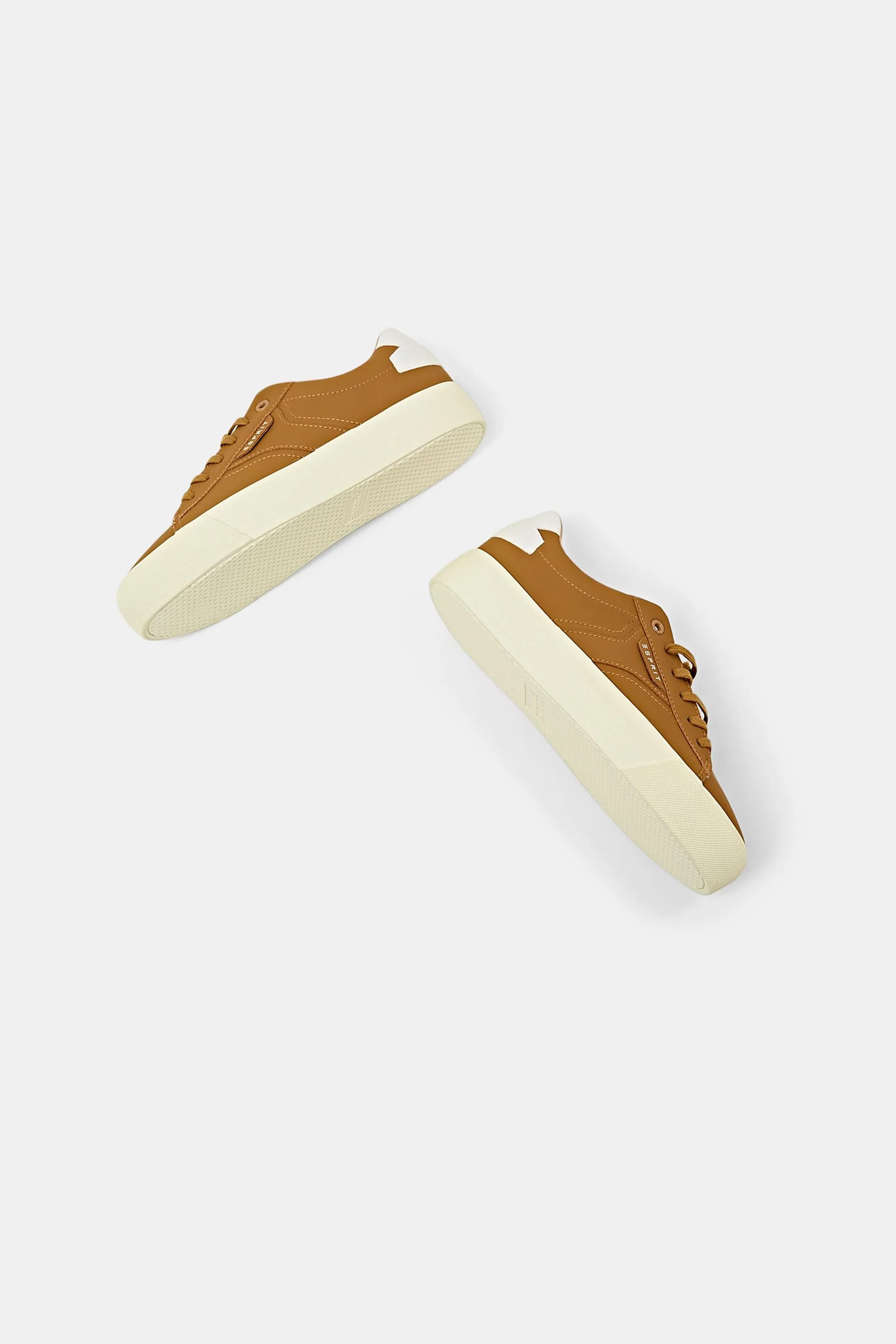 Deportivas de piel vegana con plataforma