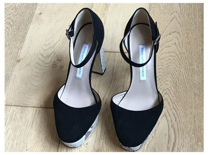 Diane Von Furstenberg DvF Mika piel de serpiente y zapatos de gamuza. Negro 