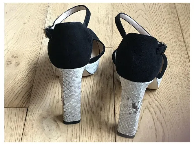 Diane Von Furstenberg DvF Mika piel de serpiente y zapatos de gamuza. Negro 