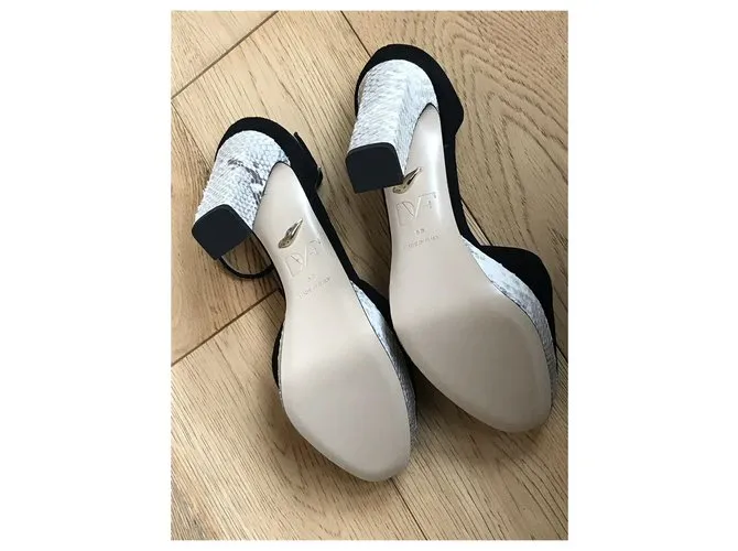 Diane Von Furstenberg DvF Mika piel de serpiente y zapatos de gamuza. Negro 