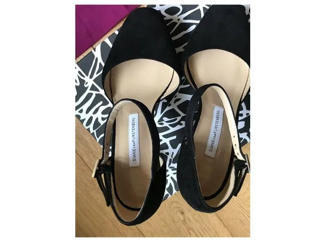 Diane Von Furstenberg DvF Mika piel de serpiente y zapatos de gamuza. Negro 