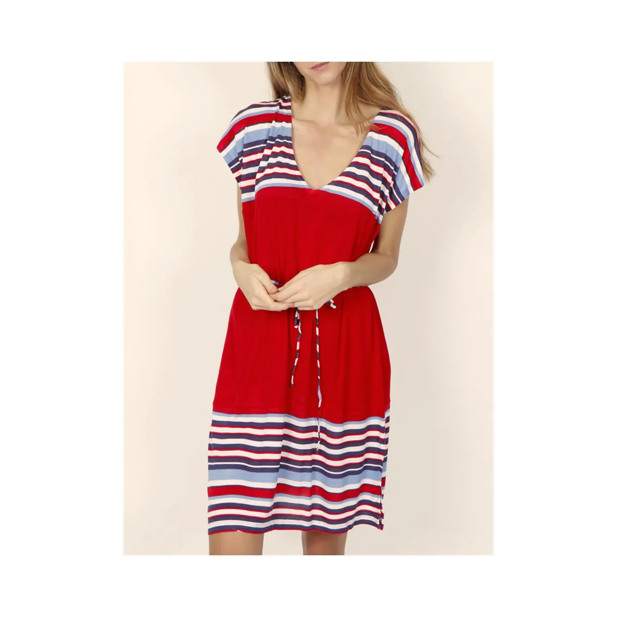 Elegante vestido de verano mangas cortas rayas rojas