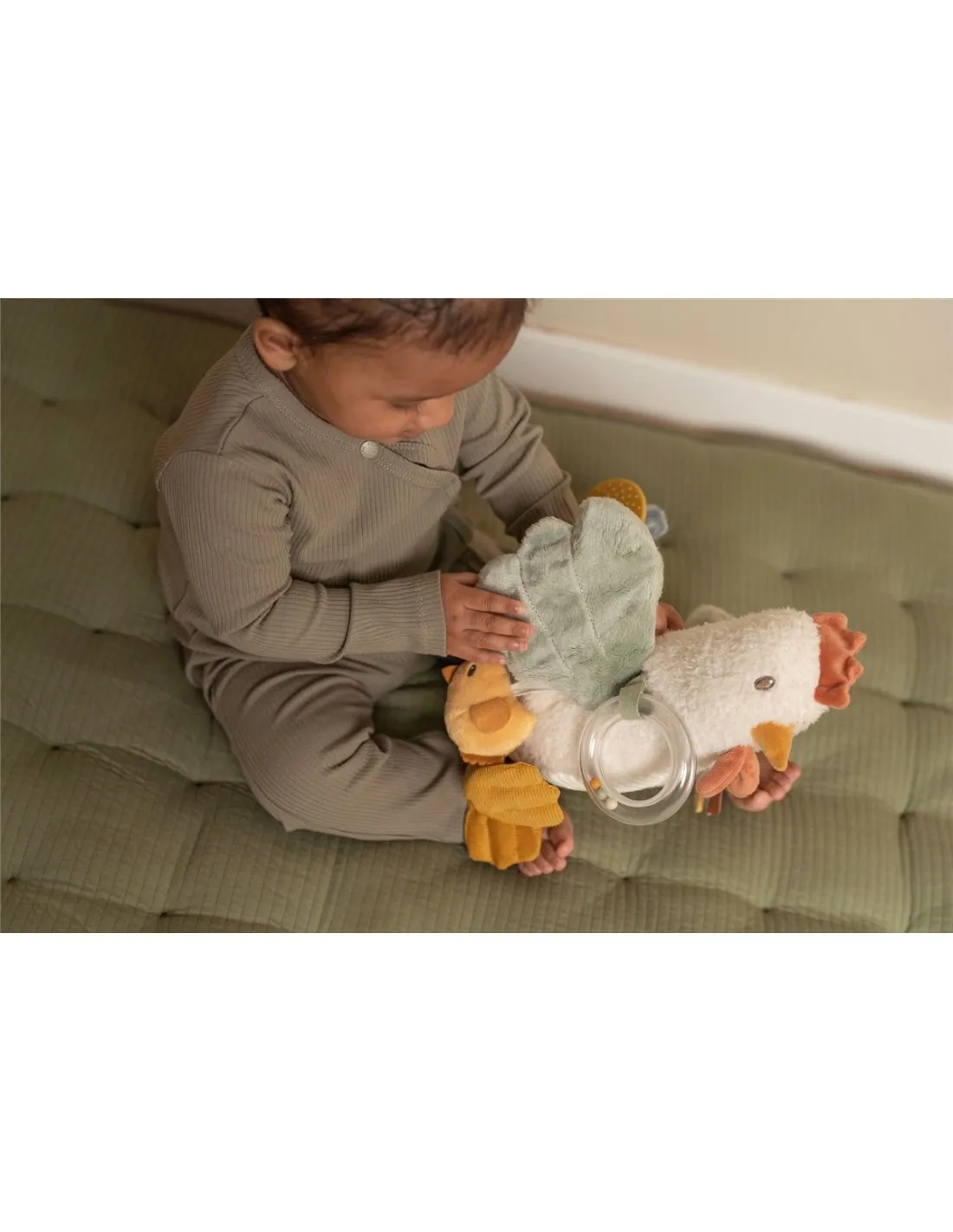 GALLINA DE ACTIVIDADES 25CM PEQUEÑA GRANJA LITTLE DUTCH LD8804
