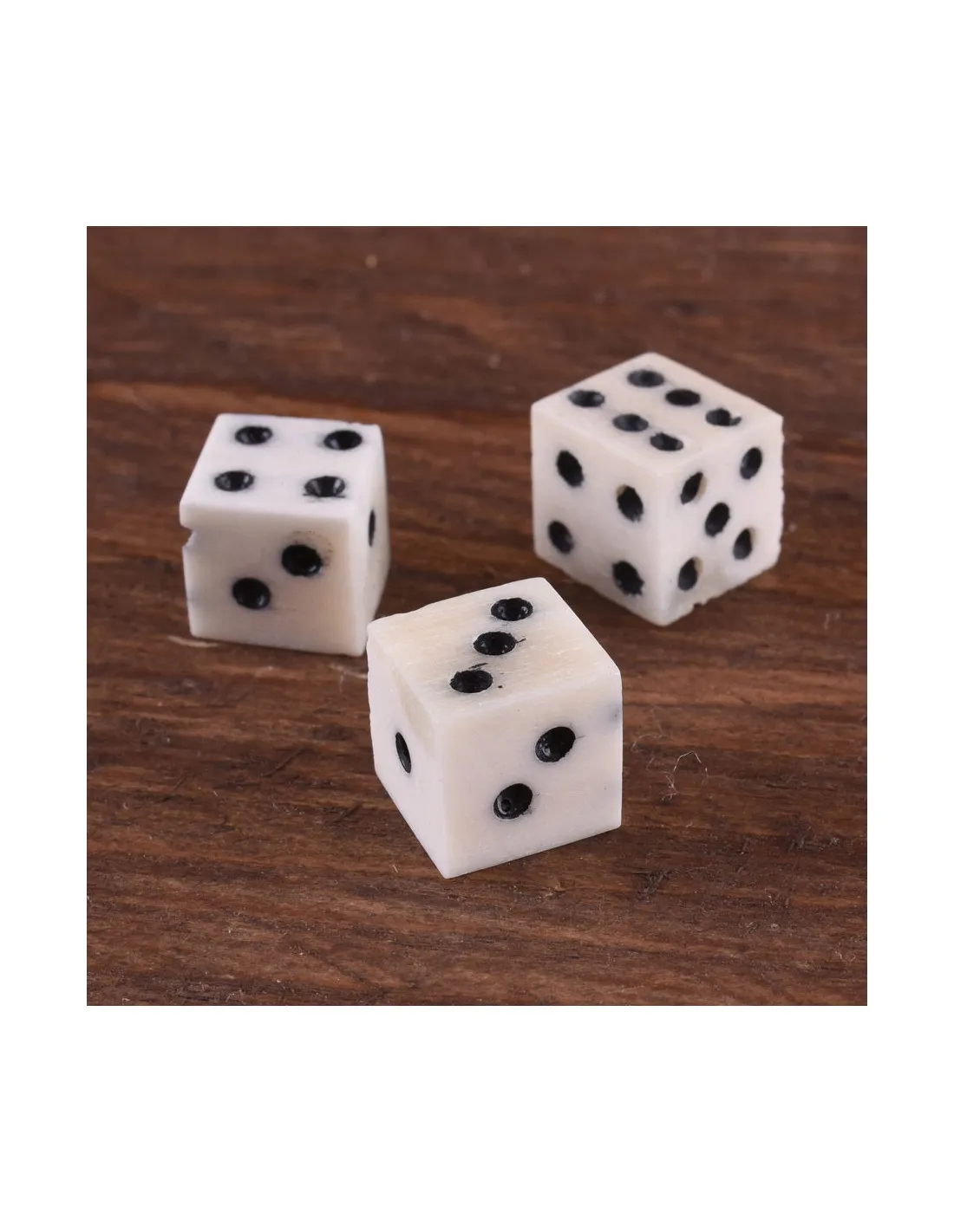 Juego de 3 dados de hueso, pulidos y pintados a mano