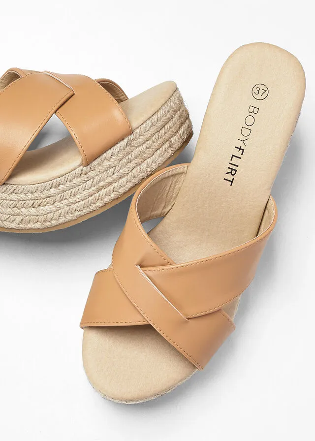 Mules con plataforma Capuchino