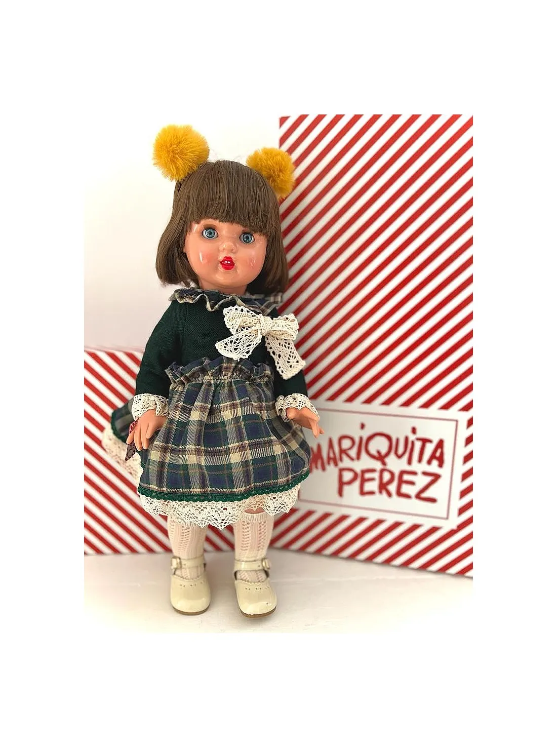 MUñECA MARIQUITA PéREZ CONJUNTO CUADROS VERDES  VINILO 50CM.