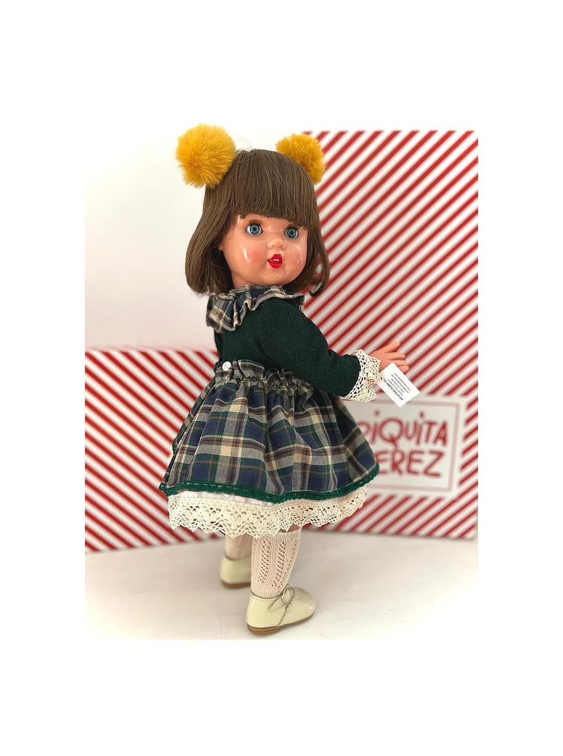 MUñECA MARIQUITA PéREZ CONJUNTO CUADROS VERDES  VINILO 50CM.