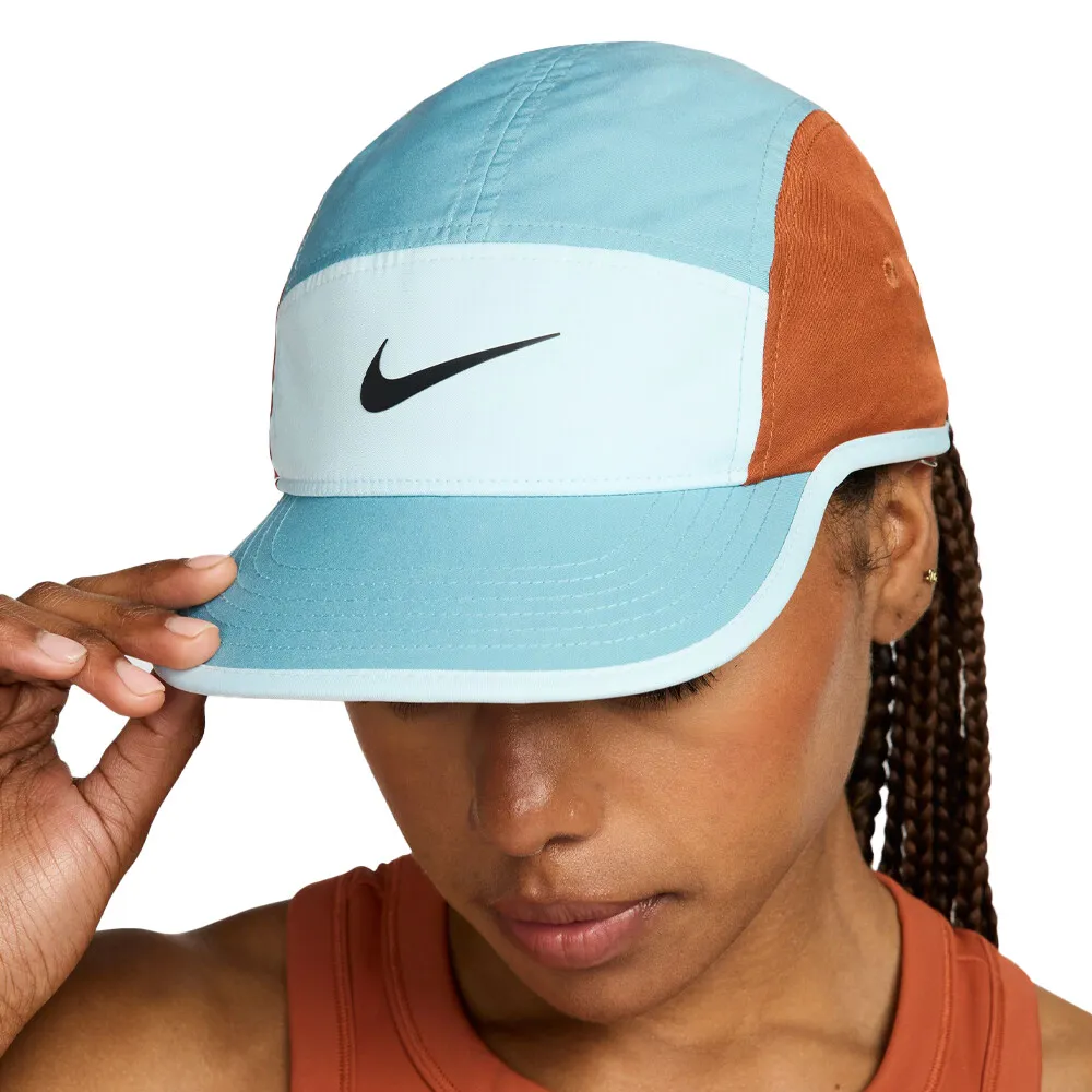 NIKE DRIFIT FLY UNSTRUCTURED SWOOSH GORRA  FA24
