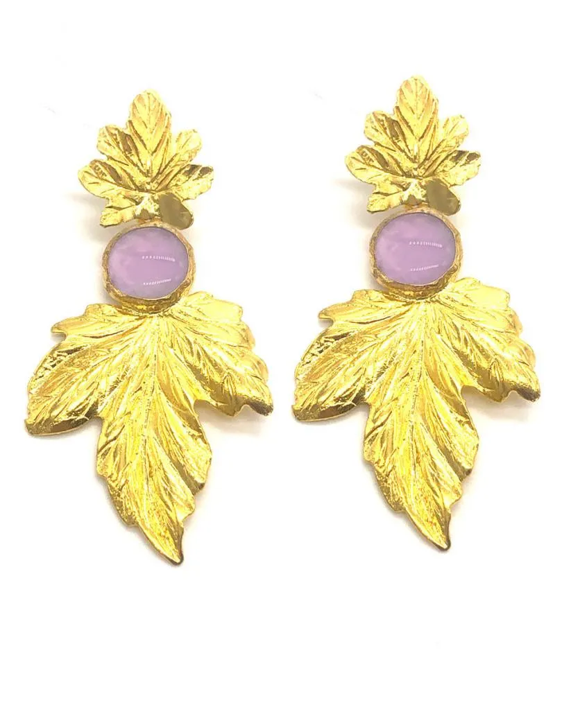 PENDIENTES GRANDES DORADOS CON DOBLE HOJA Y PIEDRA NATURAL LILA
