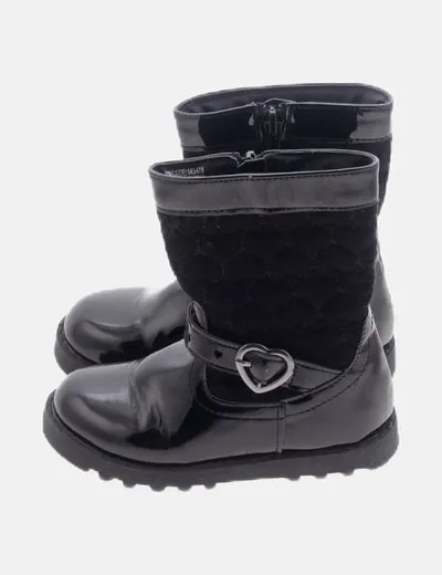 Primark Bota negra charol