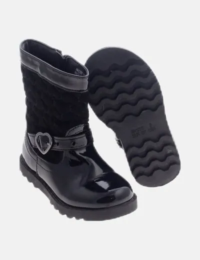Primark Bota negra charol