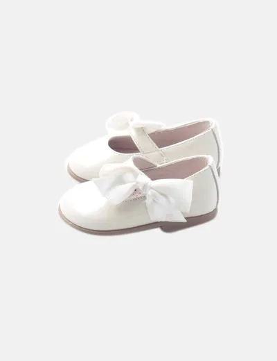 Puppets Zapato charol beige