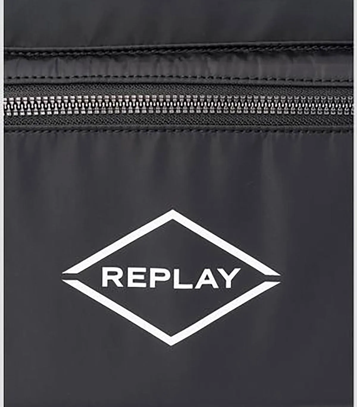 Replay FU3071.000 Mochila de nylon con bolsillo frontal para en negro