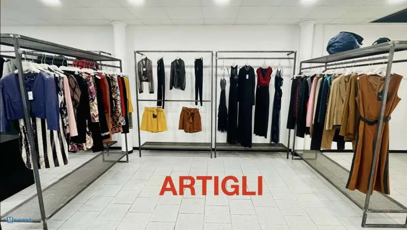 Ropa de mujer de stock firmada Le streghe A/W