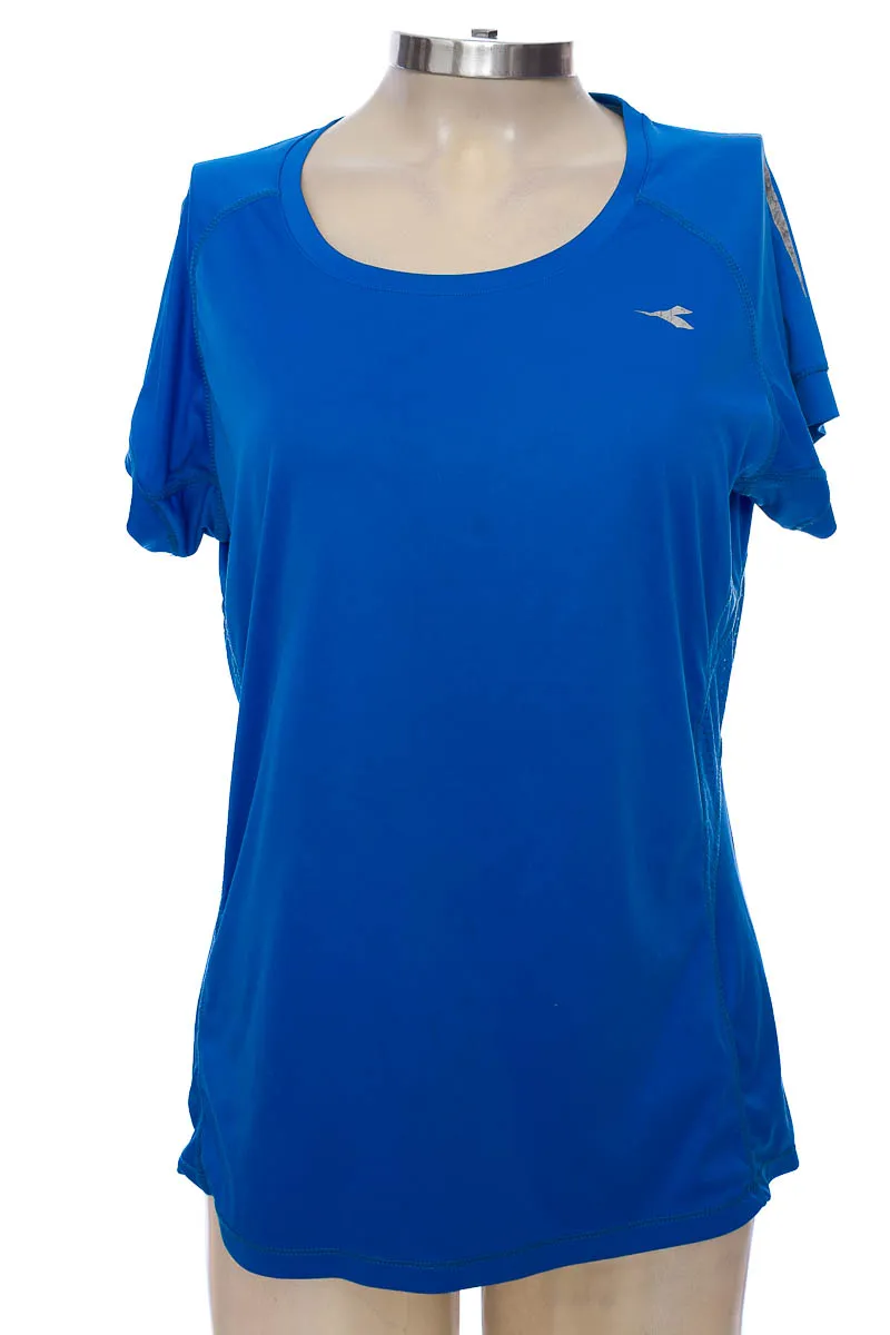 ROPA DEPORTIVA / SALIDA DE BAñO COLOR AZUL  DIADORA
