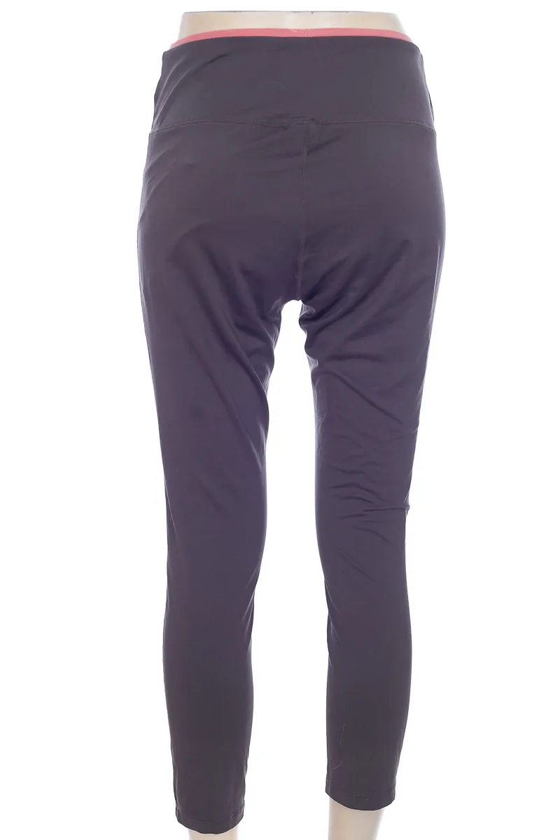 ROPA DEPORTIVA / SALIDA DE BAñO COLOR GRIS  REEBOK