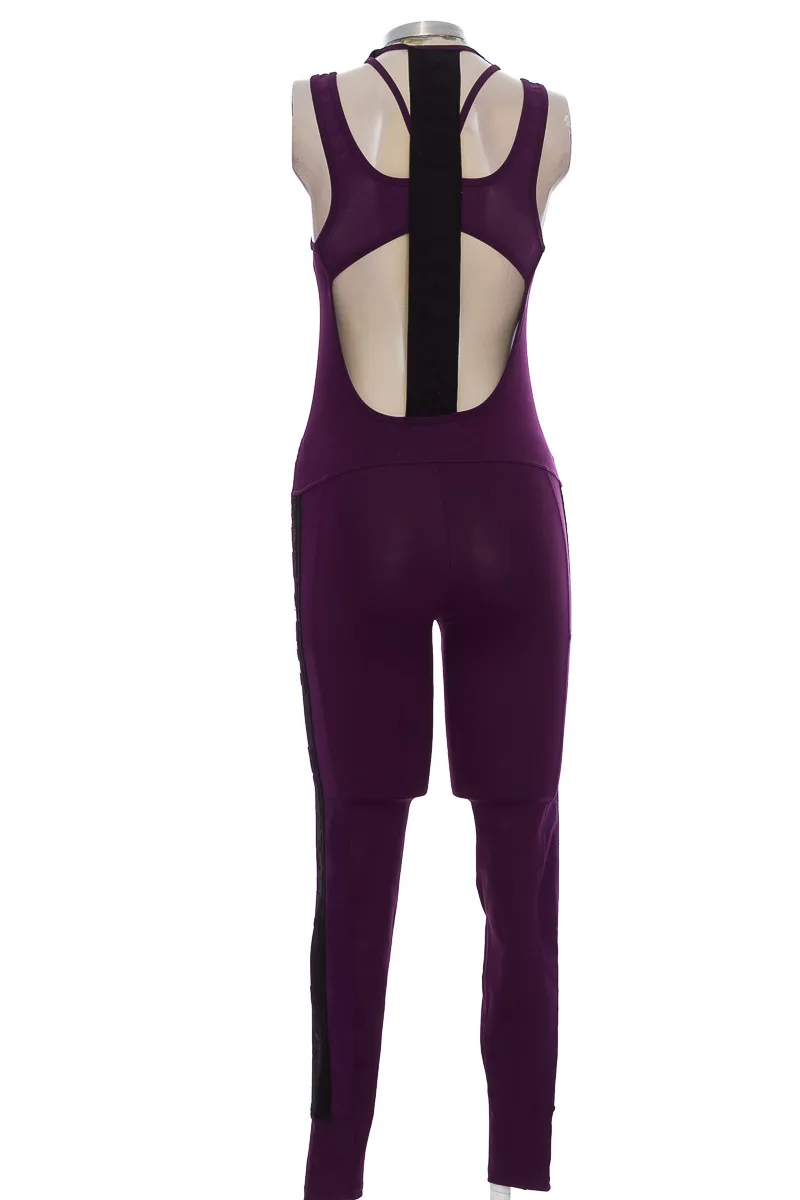 ROPA DEPORTIVA / SALIDA DE BAñO COLOR MORADO  BODY FIT