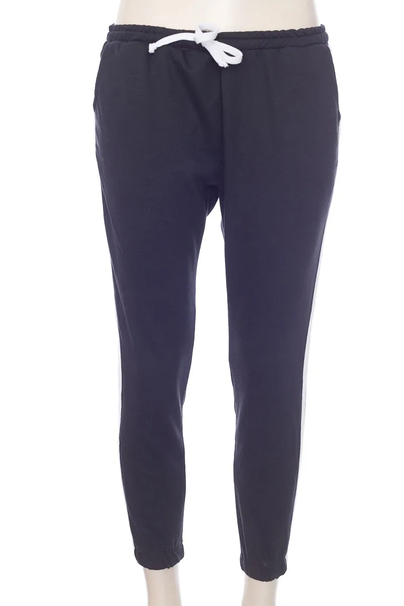 ROPA DEPORTIVA / SALIDA DE BAñO COLOR NEGRO  EVA CASTILLO