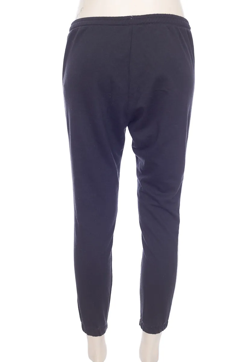ROPA DEPORTIVA / SALIDA DE BAñO COLOR NEGRO  EVA CASTILLO