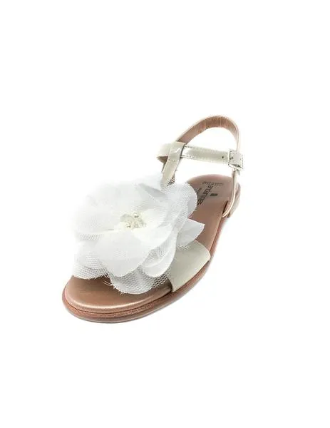 sandalia charol beig flor