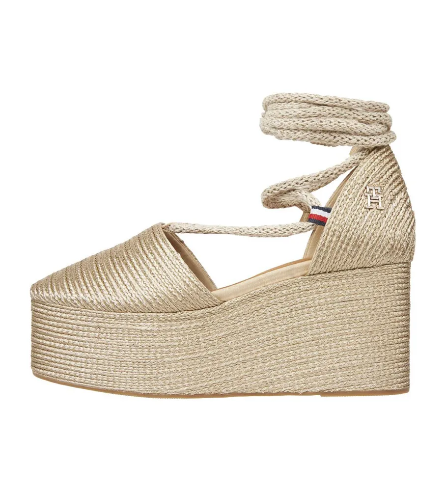 Sandalias trenzadas de plataforma con cuña dorado