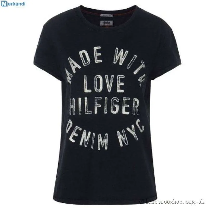 Tommy Hilfiger, una mezcla de ropa.