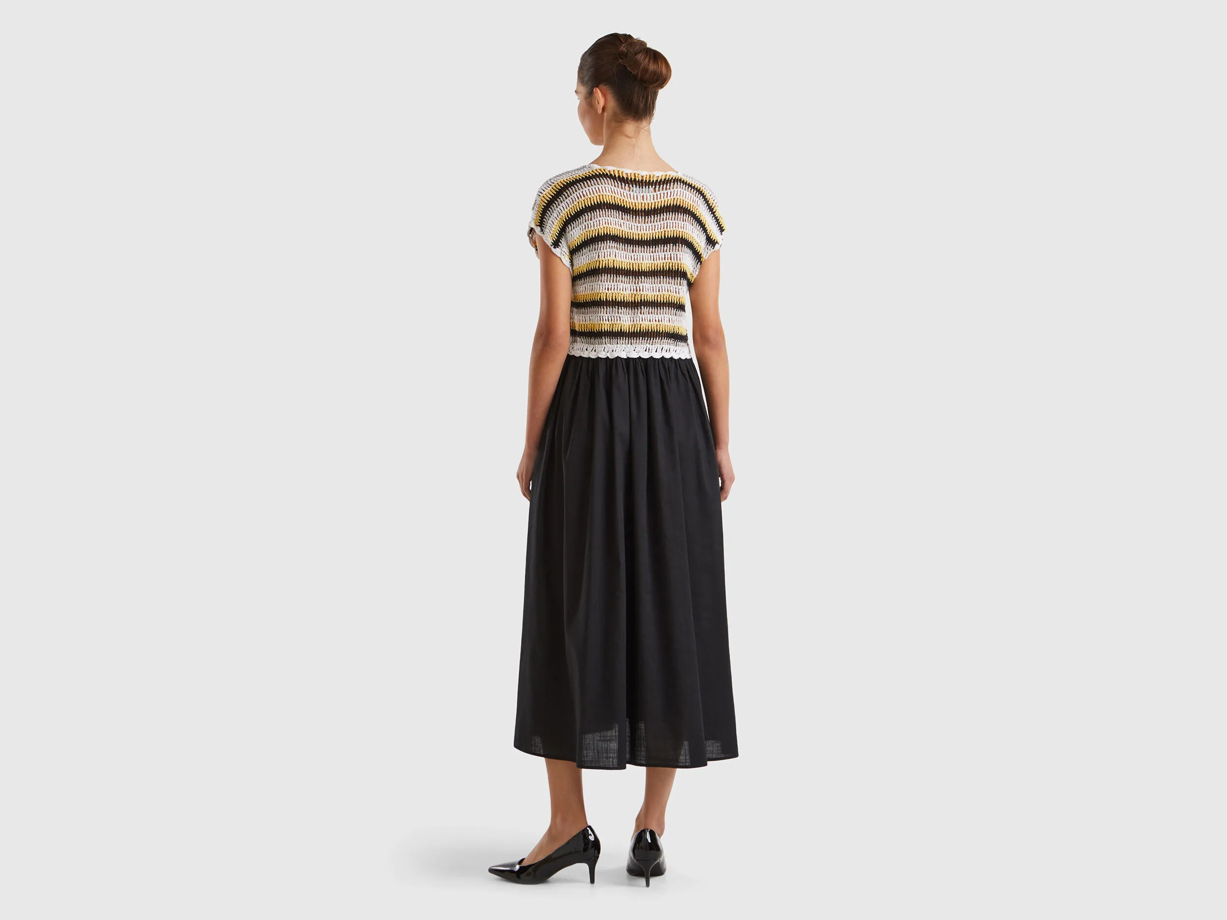 Vestido con corpiño de ganchillo