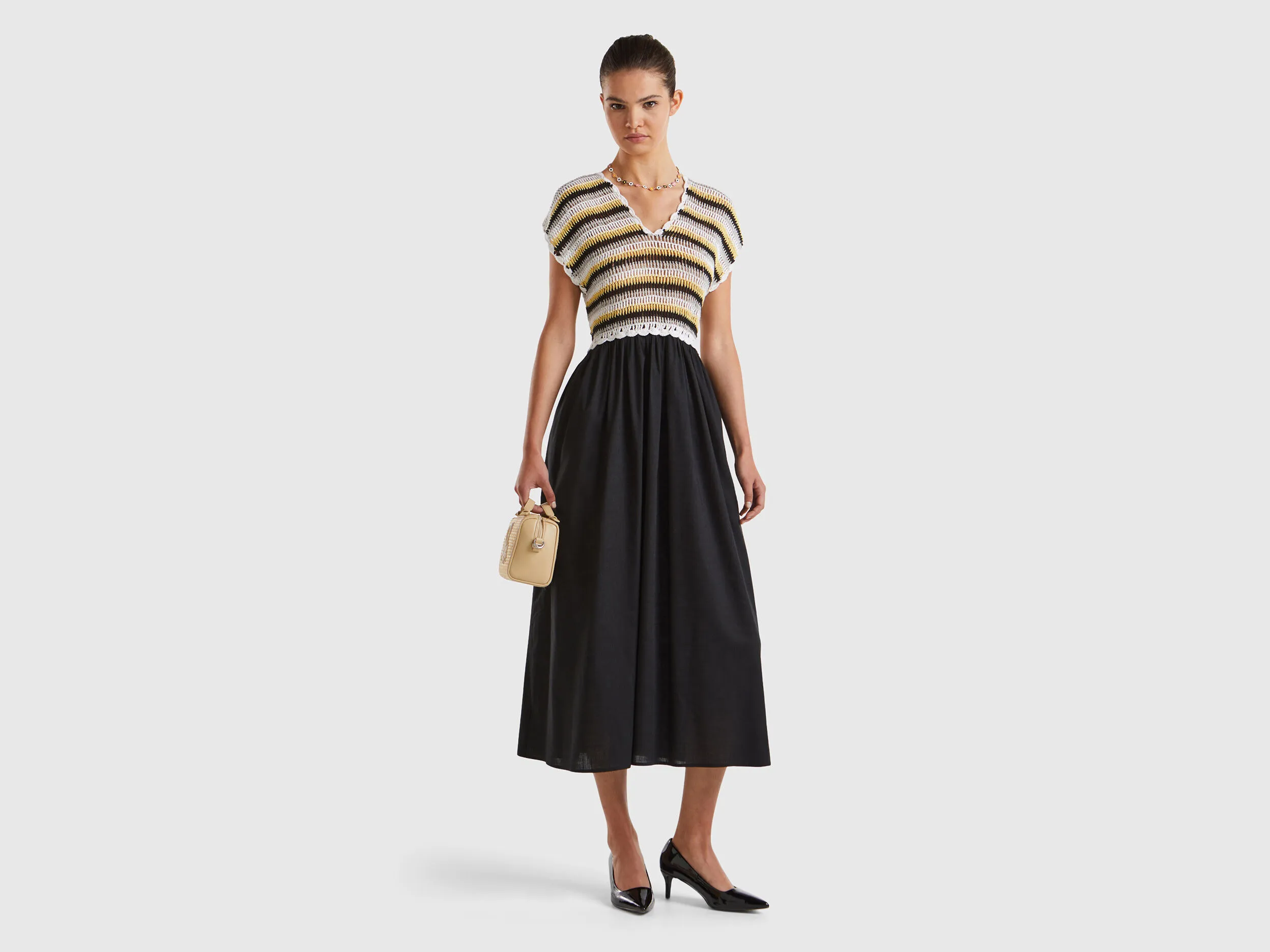 Vestido con corpiño de ganchillo