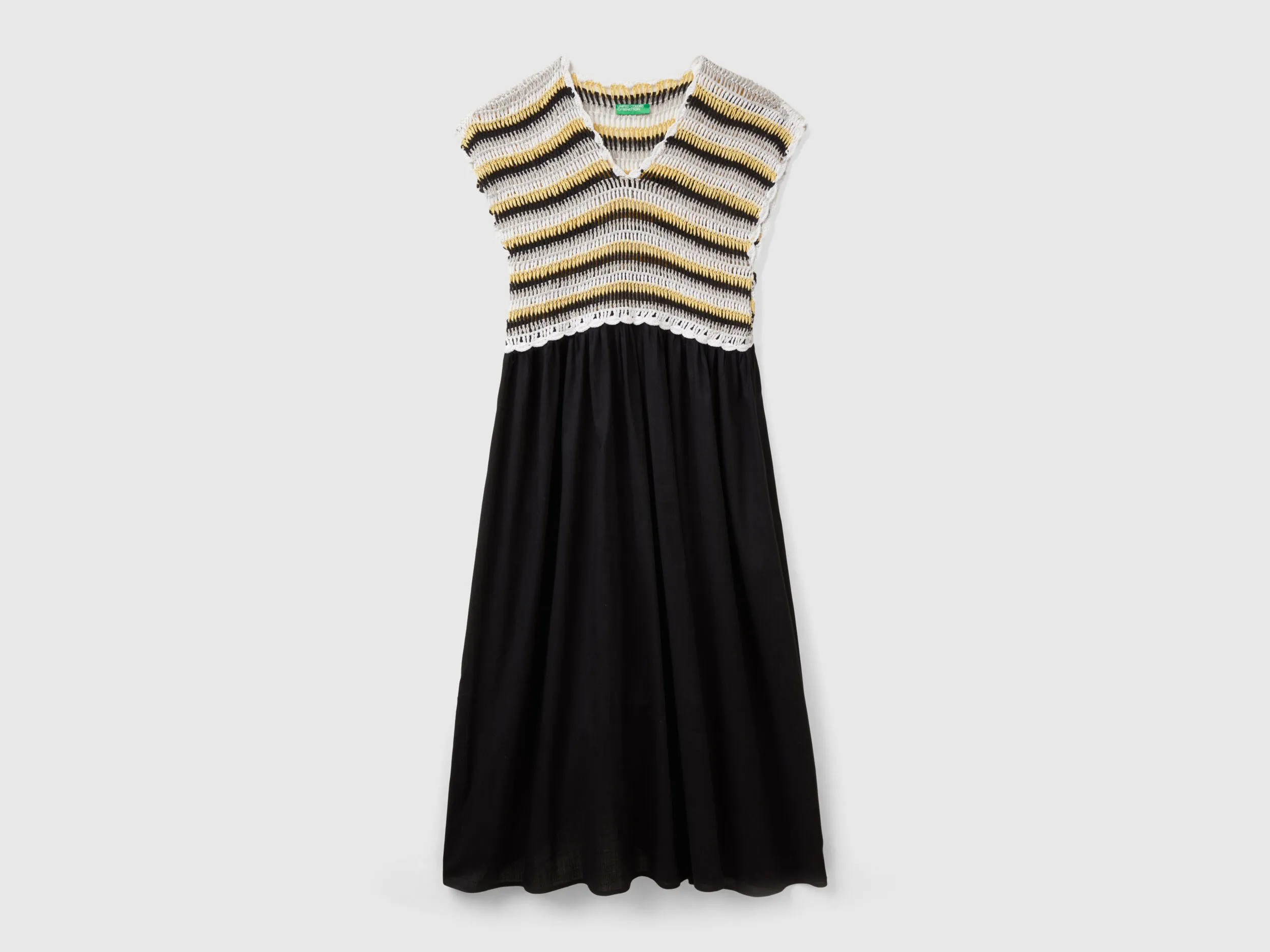 Vestido con corpiño de ganchillo