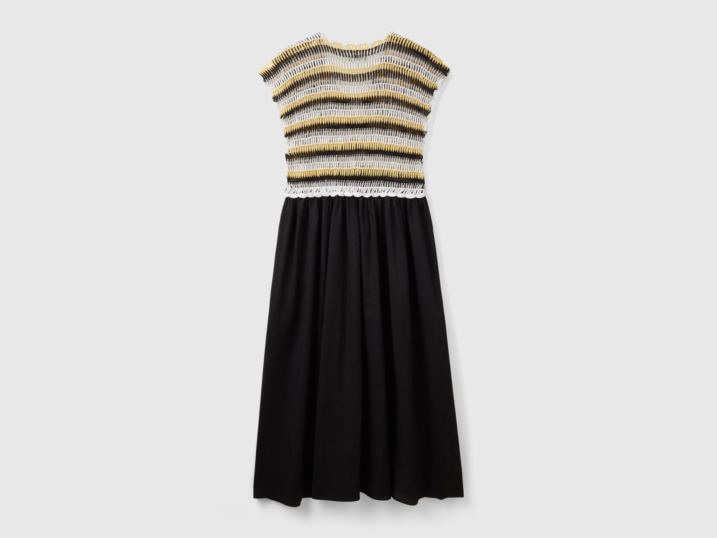 Vestido con corpiño de ganchillo