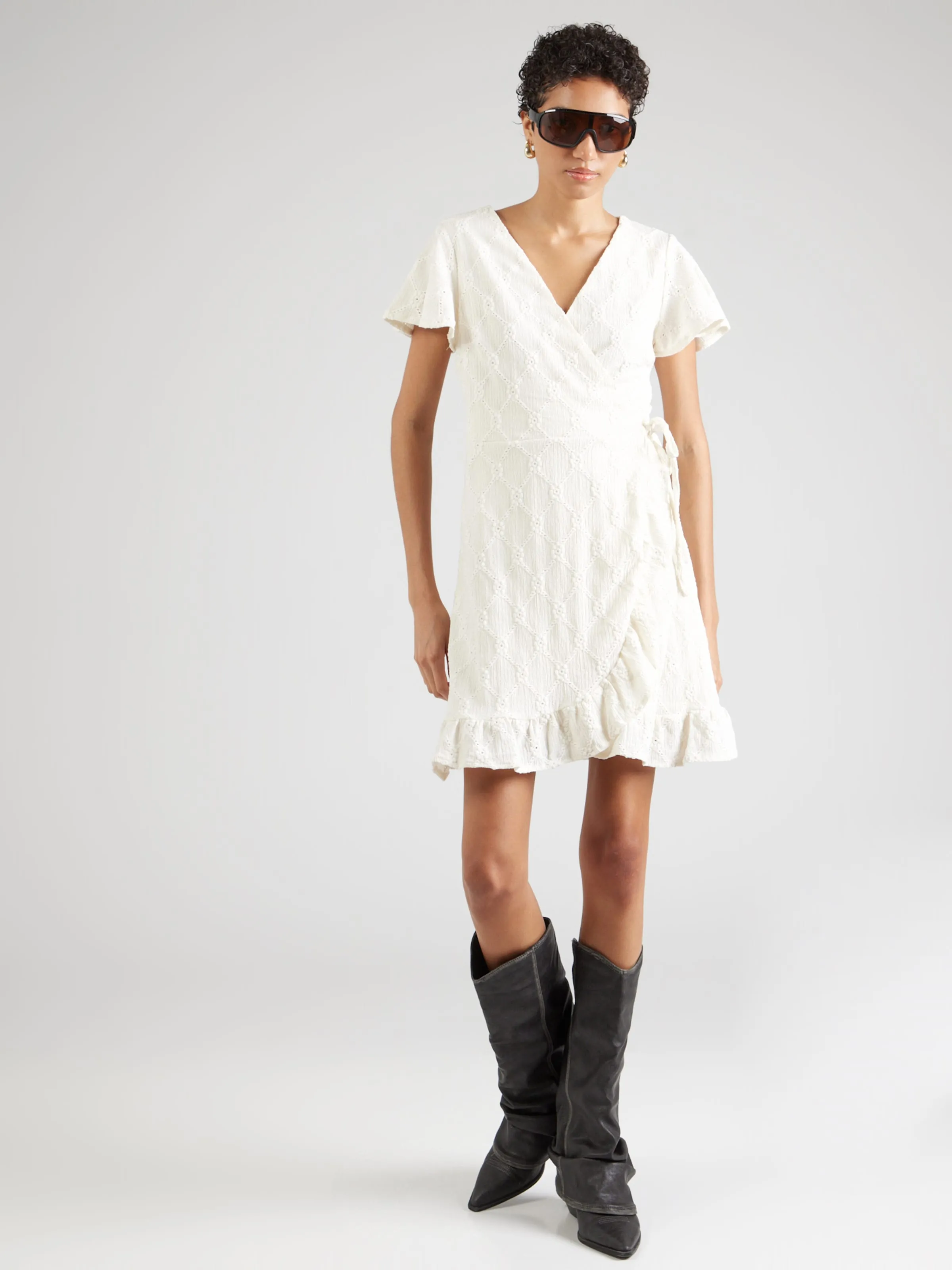 Vestido de verano 'VIDELEA' VILA en Crema