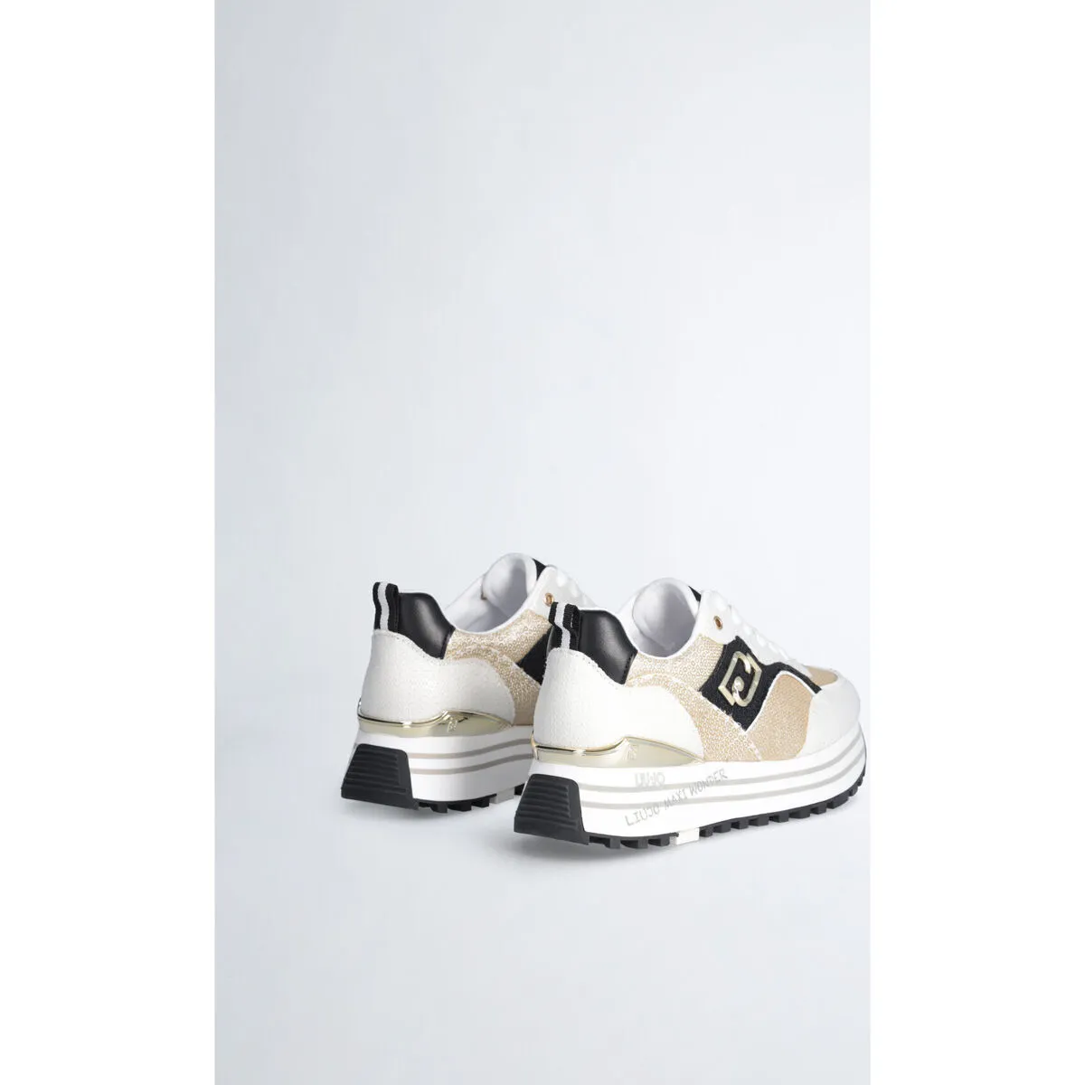 Zapatillas con plataforma y lentejuelas brillantes