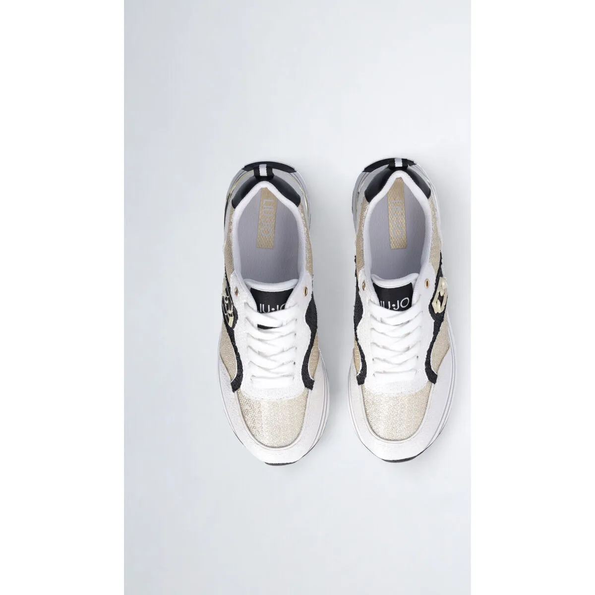Zapatillas con plataforma y lentejuelas brillantes