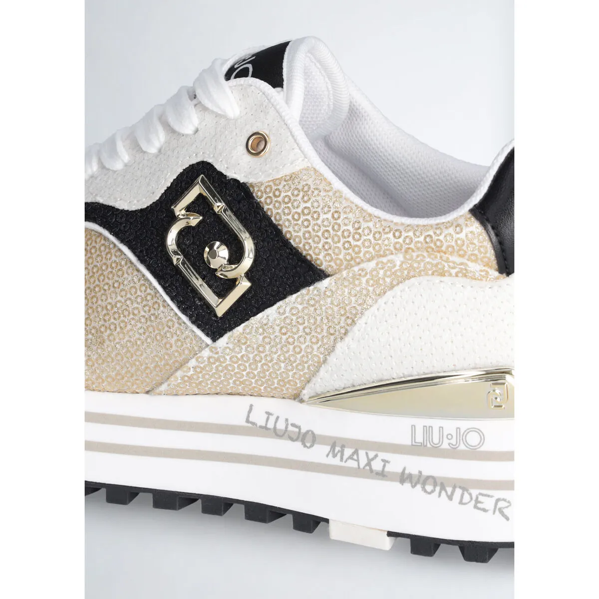 Zapatillas con plataforma y lentejuelas brillantes